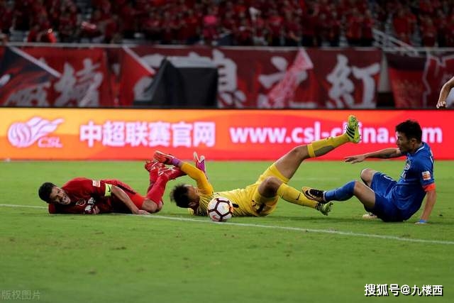 申花3比1逆转击败河南 斯卢茨基终于发现板凳价值